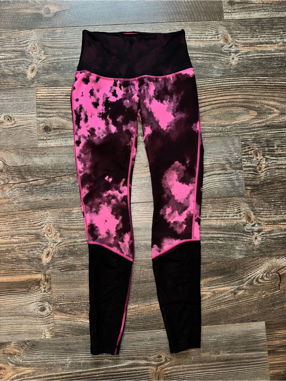 Lululemon “sweaty endeavor” tights in blooming pixie raspberry 2015-2016
